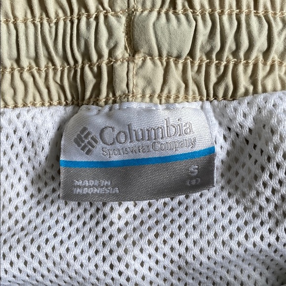 Tan Columbia PFG Omni-shade boys shorts size small (6). Ships quickly - Picture 3 of 11